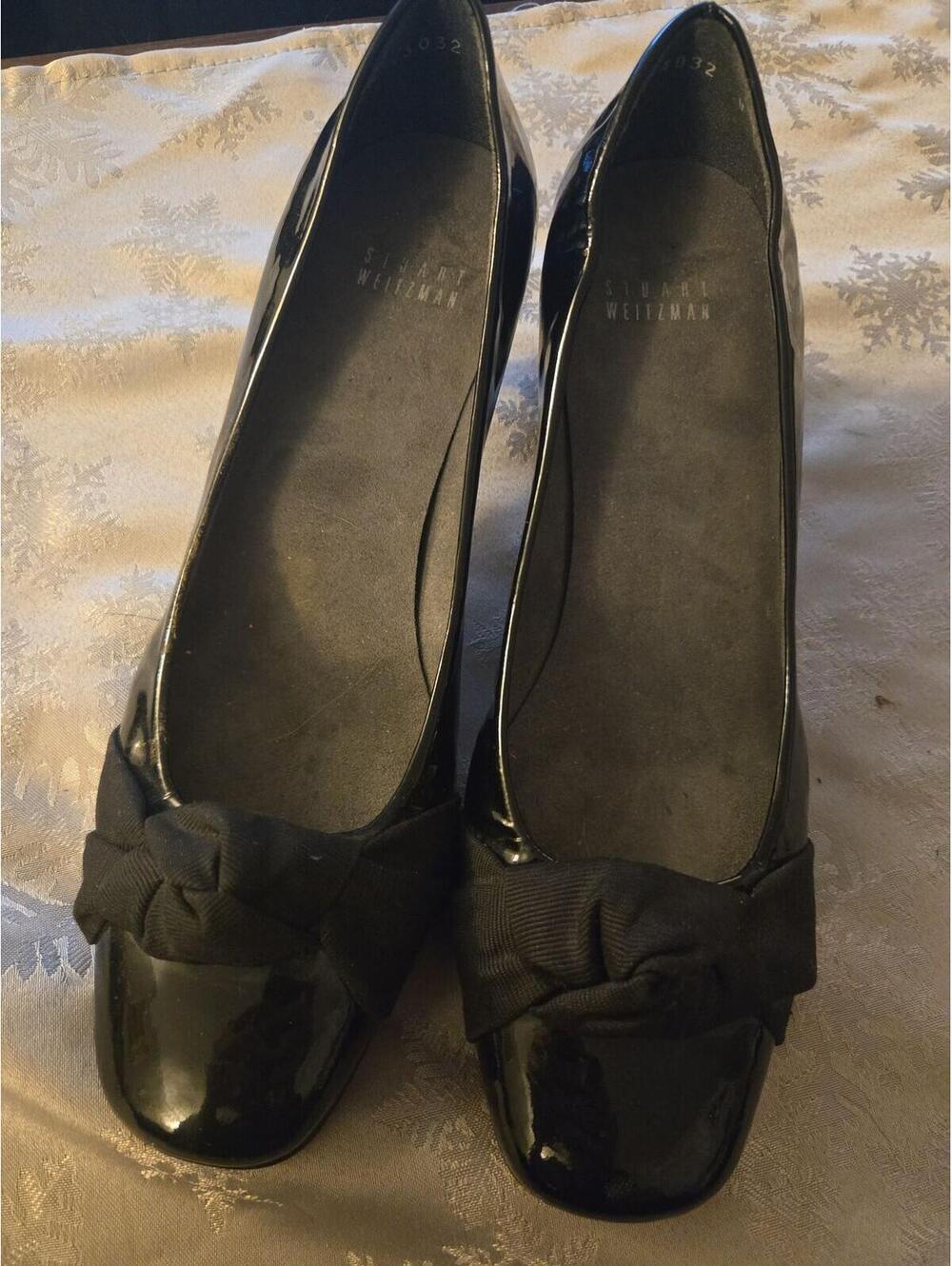 Stuart Weitzman Black Patent Leather Bow Pumps Size 8M - Picture 5 of 5